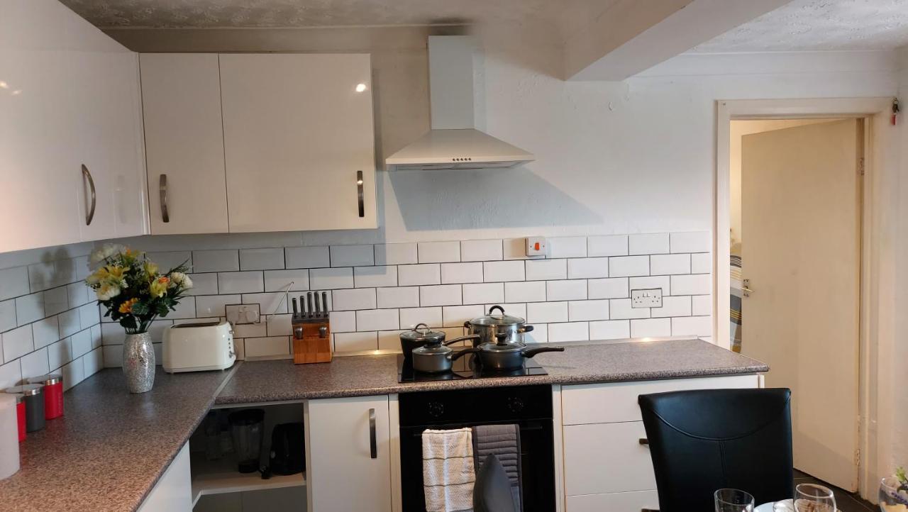 Gillings Villa -Perfect For Long & Short Stays Gillingham  Exteriör bild