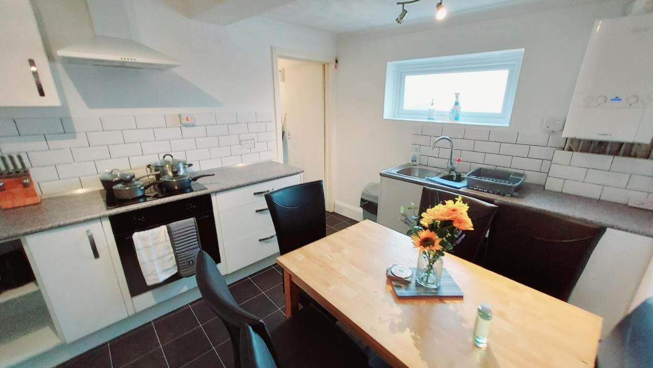 Gillings Villa -Perfect For Long & Short Stays Gillingham  Exteriör bild