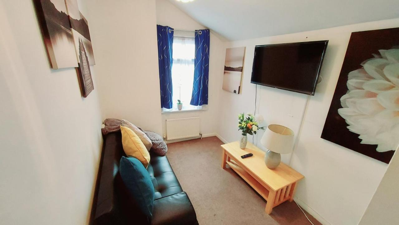 Gillings Villa -Perfect For Long & Short Stays Gillingham  Exteriör bild