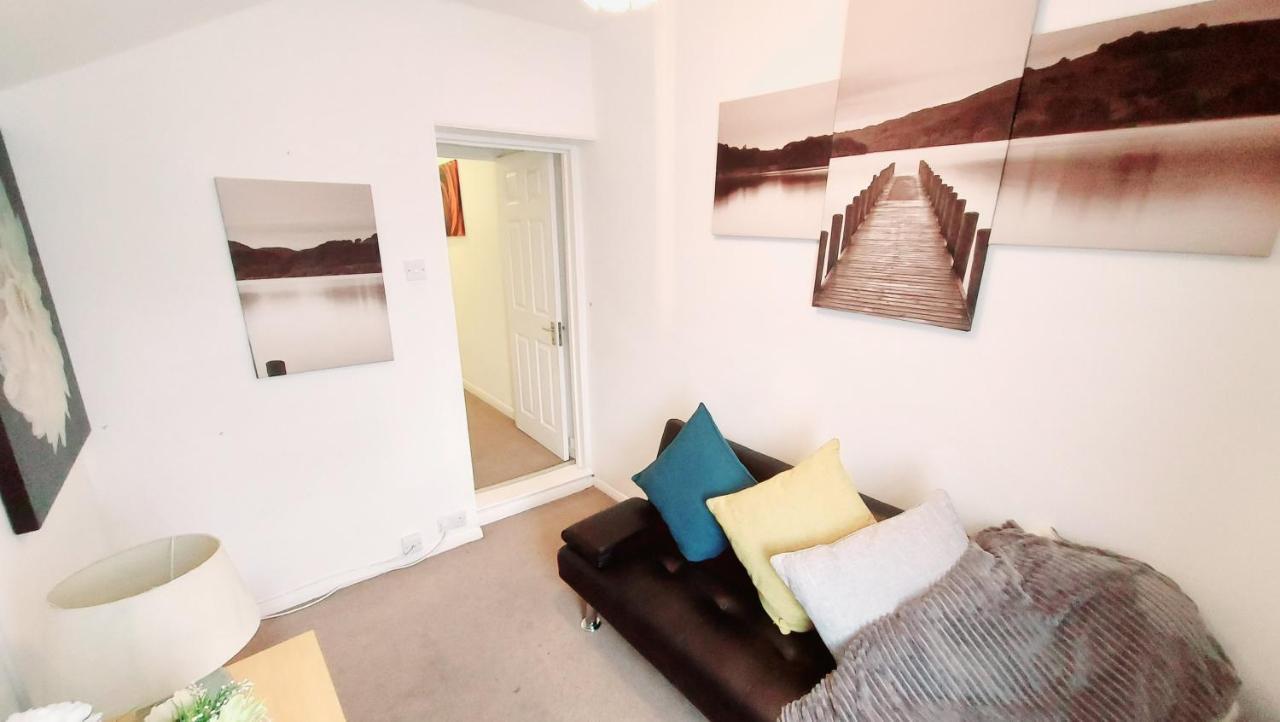 Gillings Villa -Perfect For Long & Short Stays Gillingham  Exteriör bild