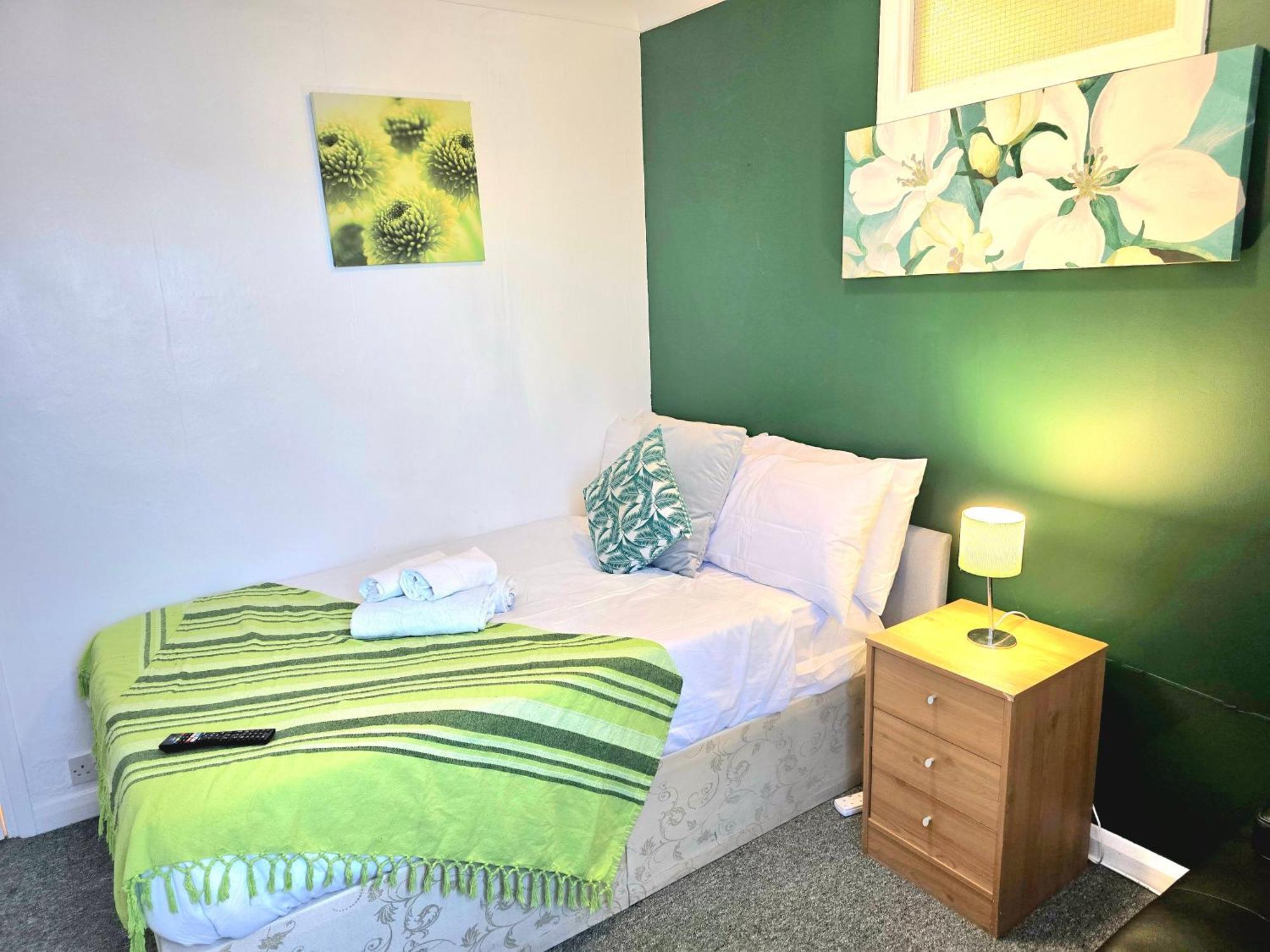 Gillings Villa -Perfect For Long & Short Stays Gillingham  Exteriör bild