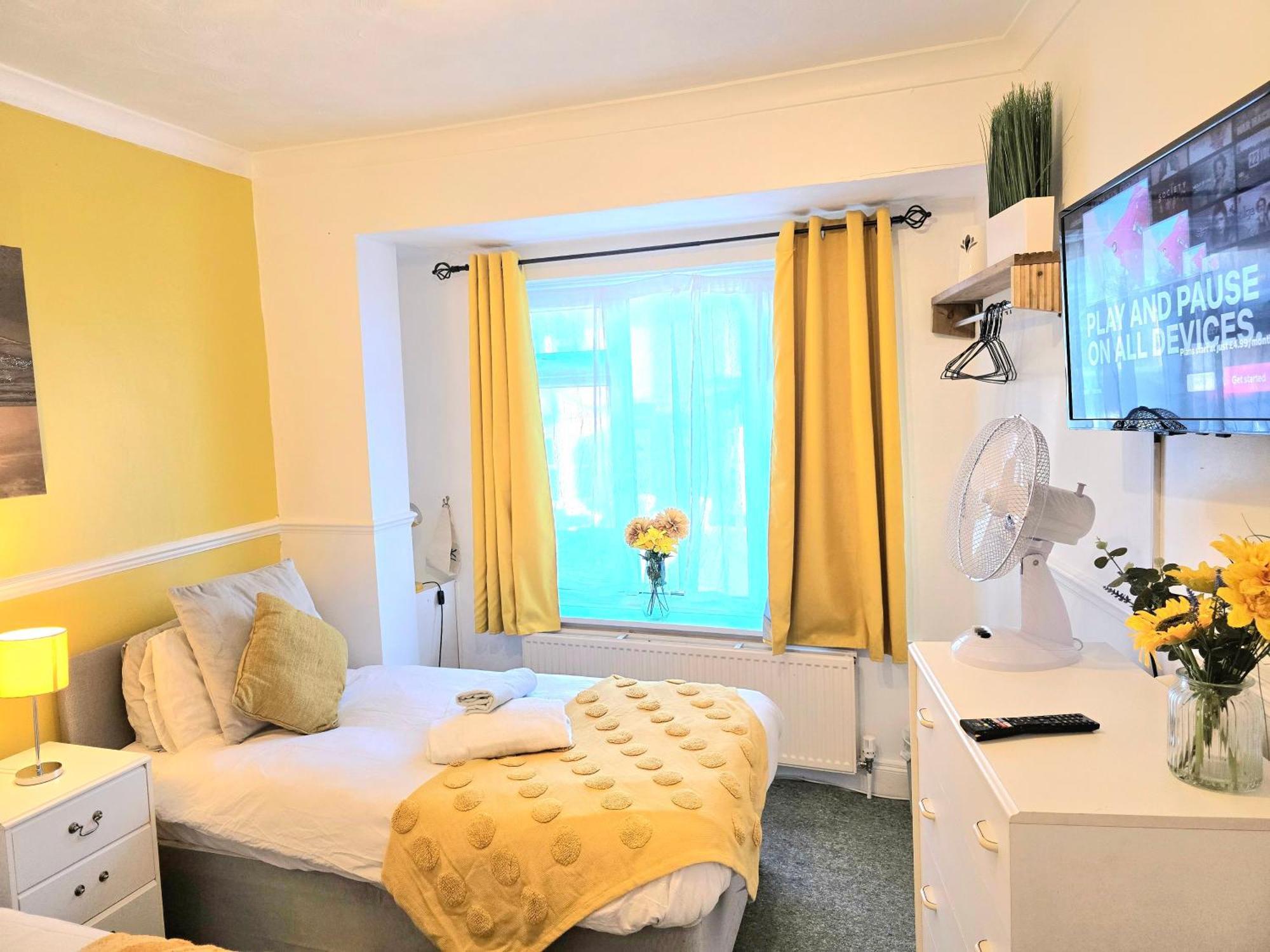 Gillings Villa -Perfect For Long & Short Stays Gillingham  Exteriör bild